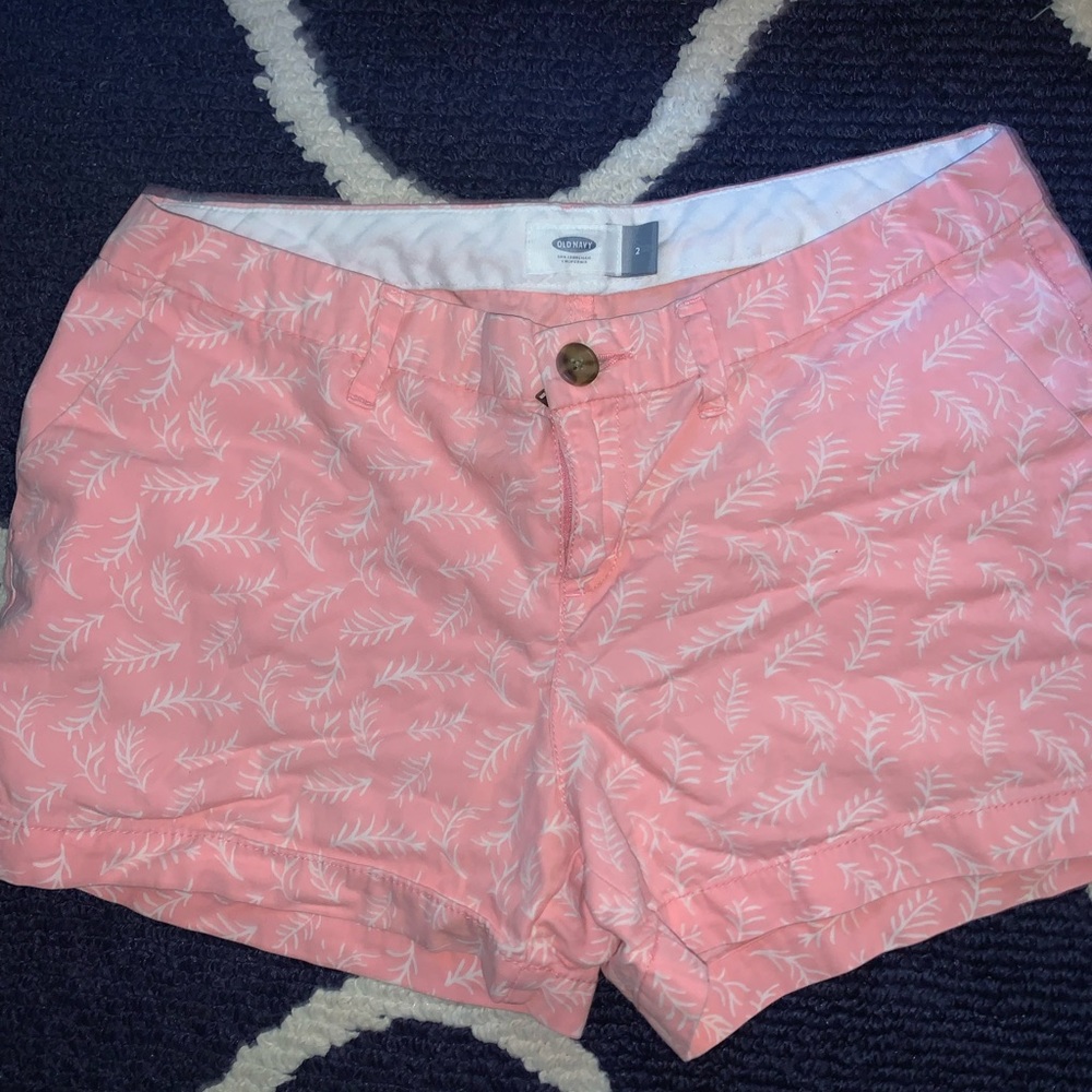 Super cute shorts with feather/leaf prints!